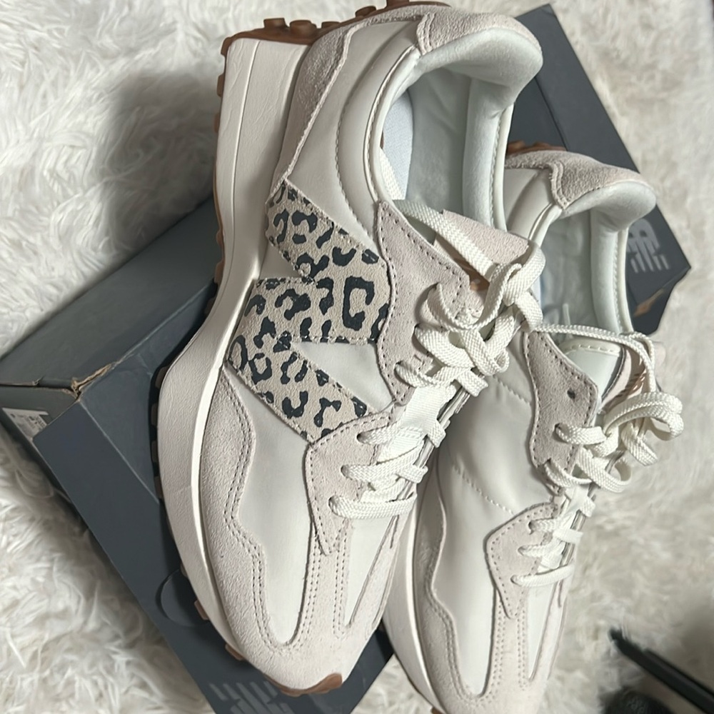 Womens New Balance 327